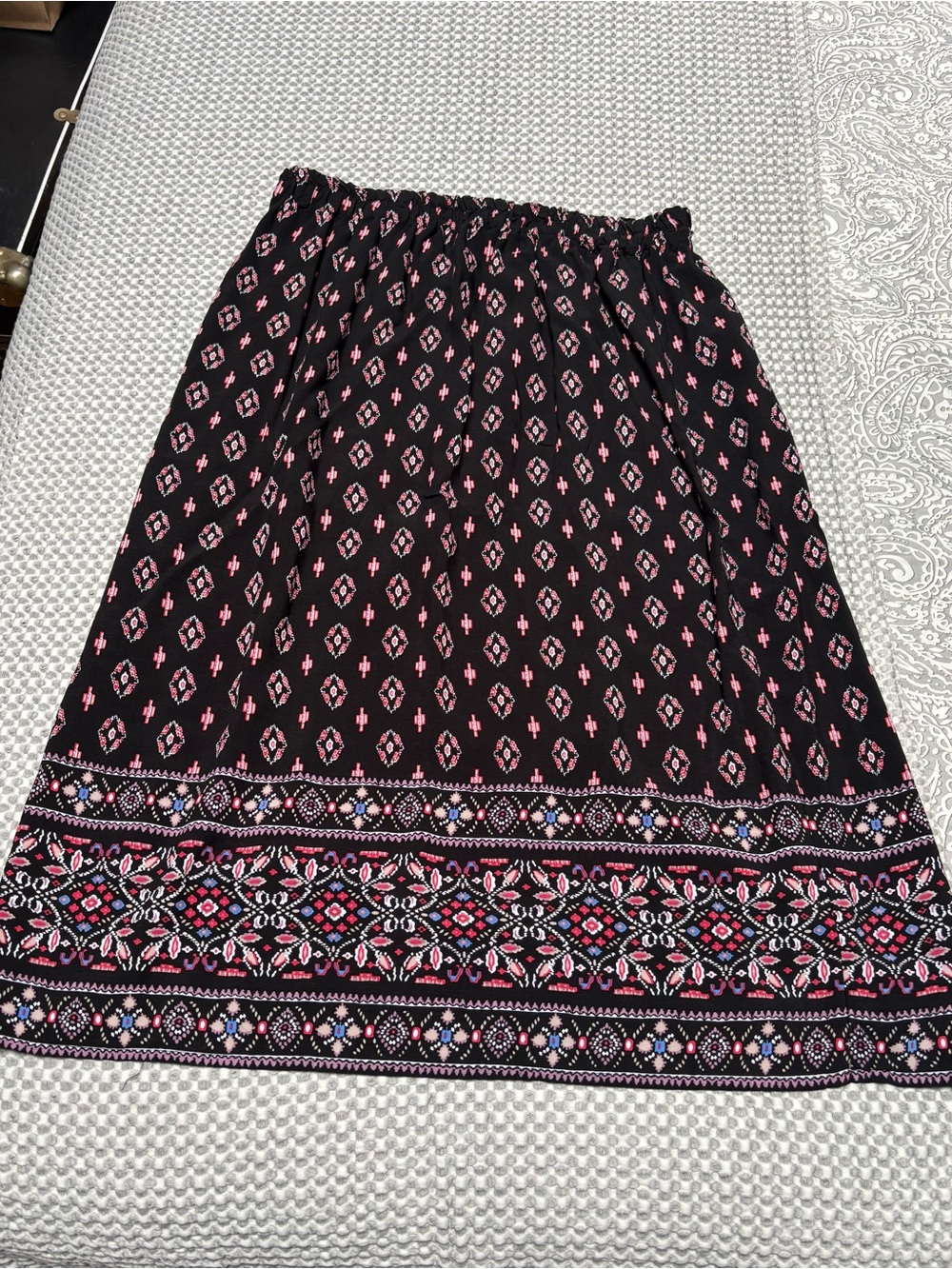Women's Black Printed Elastic-Waist Midi Skirt - back slit M